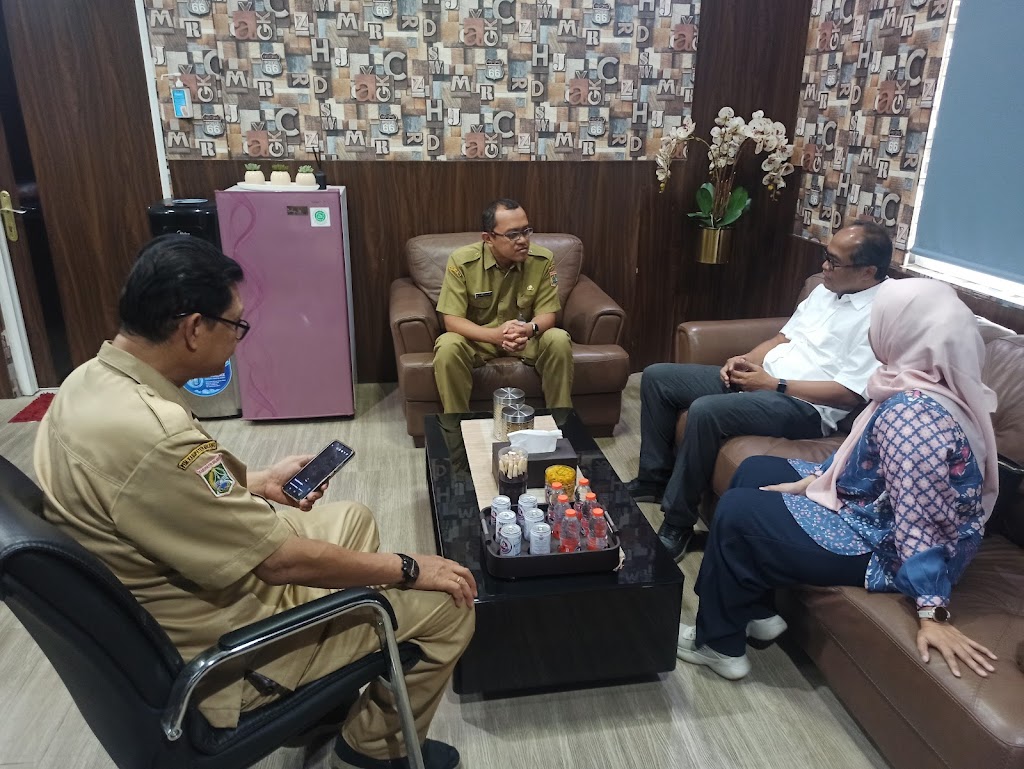 Tim Penelitian NIHR Bersilaturahmi Dengan Plt Kadinkes Kabupaten Malang